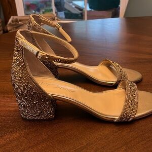 BETSEY JOHNSON MARI low blocked heel sandals. 8.5M. Rhinestones